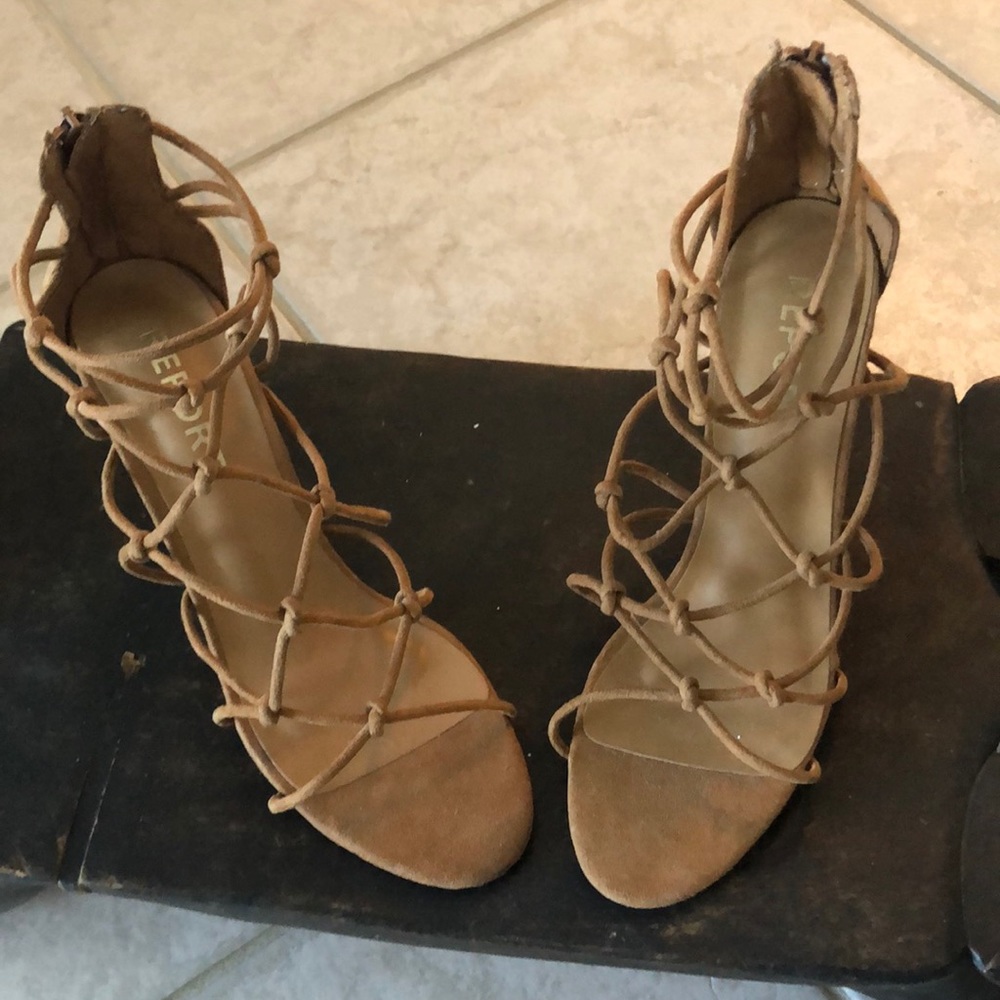 Straps sandals